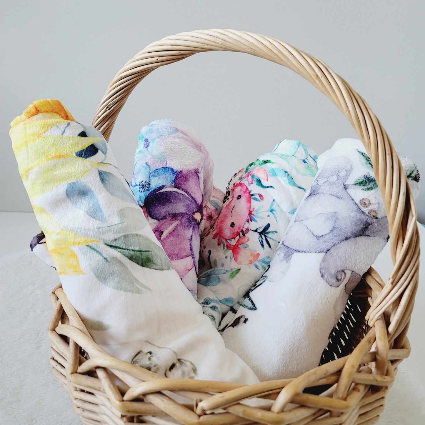 basket with personalized baby blankets that can be customize with baby's name- hunny bubba kids